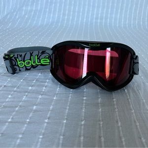 Bolle Volt Kid’s 6+ Ski Goggles, anti-fog with flow vent. Black, gray, green